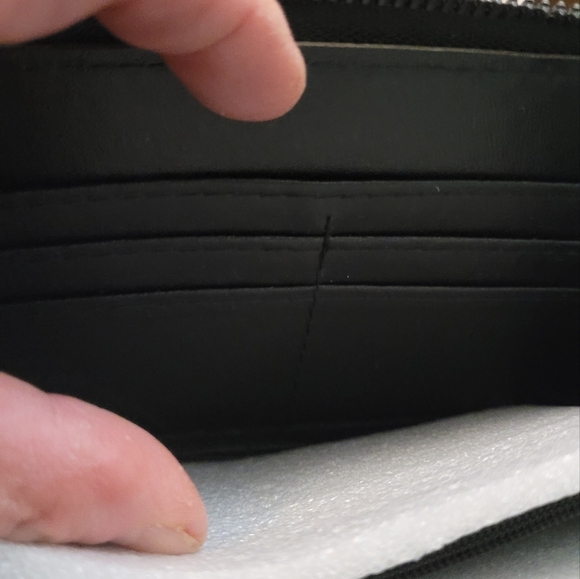 Rainbow snake print wallet. Never used - Picture 5 of 10